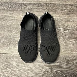 Pull on stretchy no tie sneakers